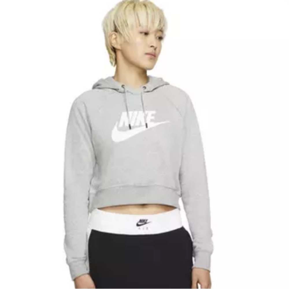 Nike Sportswear Essential Cropped Hoodie
